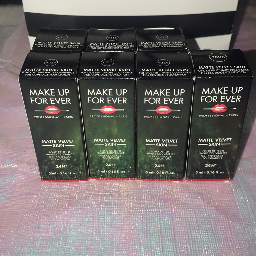 Make Up Forever Matte Velvet Skin-*Deluxe Sample*